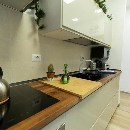 Flatinrome Trastevere Deluxe - Patio Рим