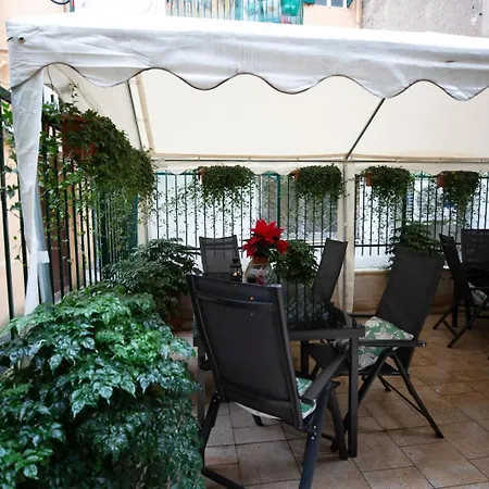 Flatinrome Trastevere Deluxe - Patio Гостевой дом Рим